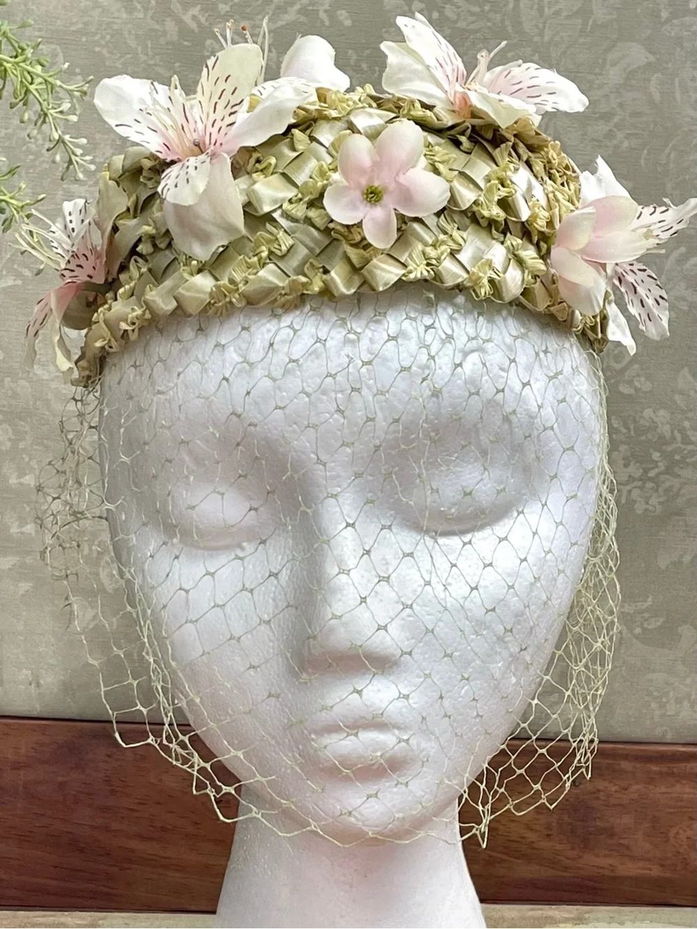 Vintage 1950s Green Straw Flower Fascinator Hat Birdcage Veil Pink Floral Whimsy